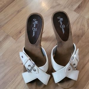 Womens White Heeled Dress Shoe